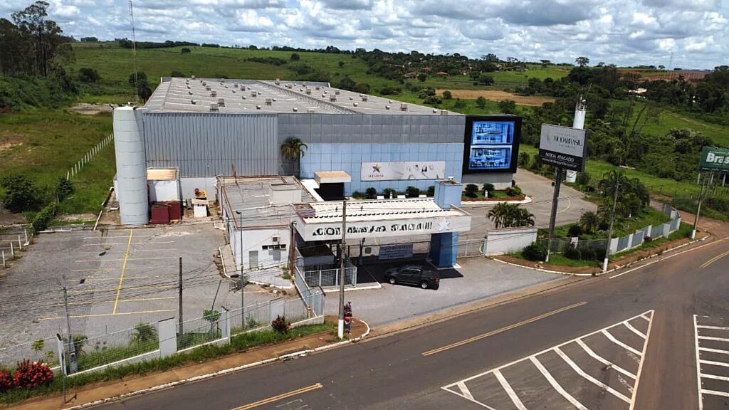 Vende-se Galpão/Salão na Washington Luiz $ 28.000.000,00