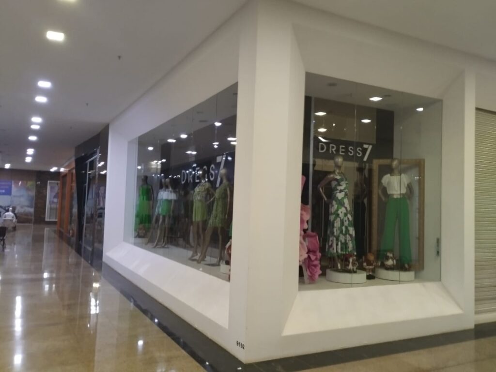 Vende-se Galpão/Salão na Washington Luiz $ 28.000.000,00