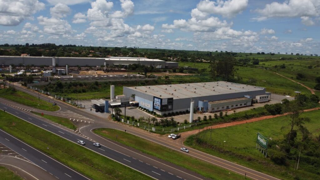 Vende-se Galpão/Salão na Washington Luiz $ 28.000.000,00