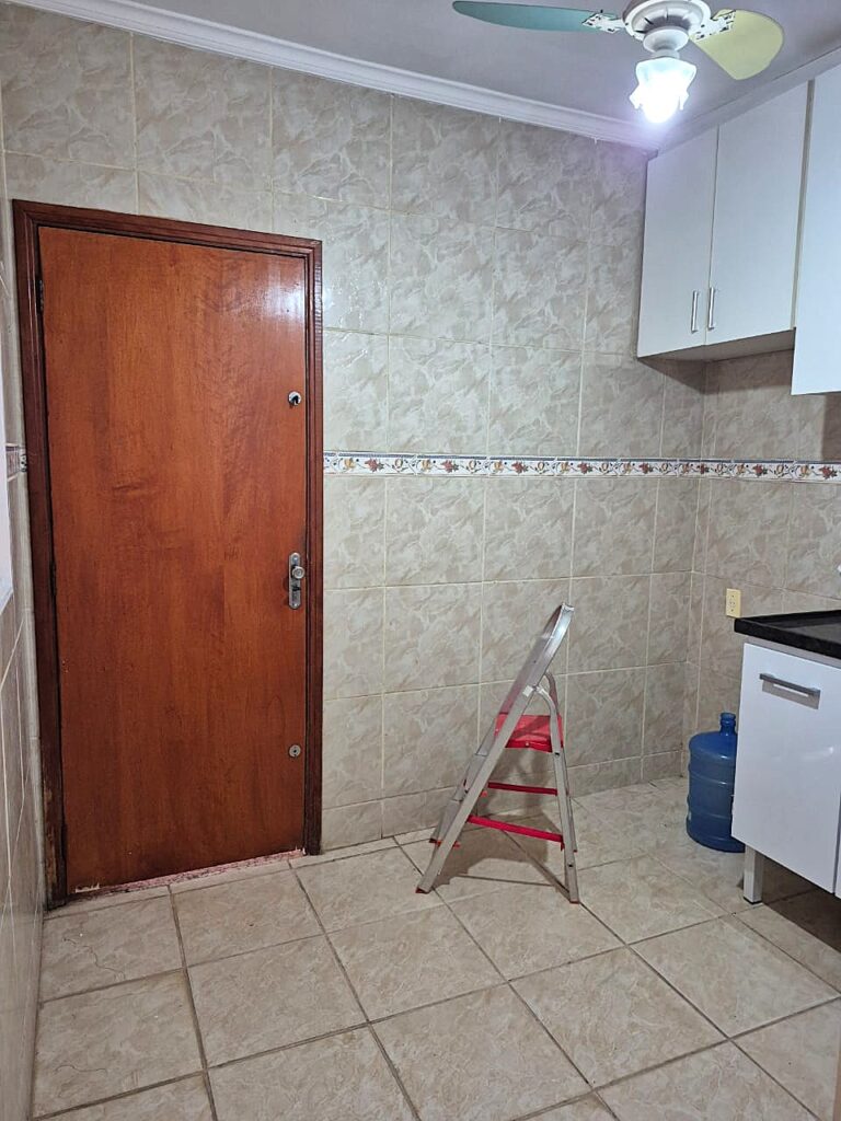Vende-se casa + salão $ 280.000,00