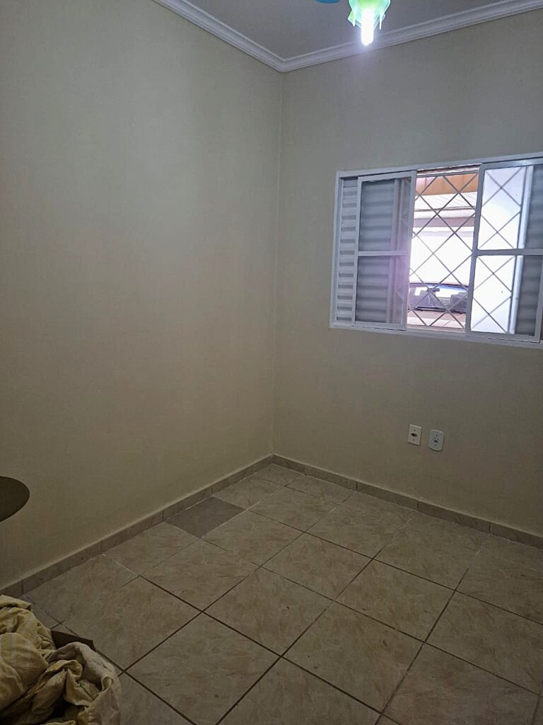 Vende-se casa + salão $ 280.000,00