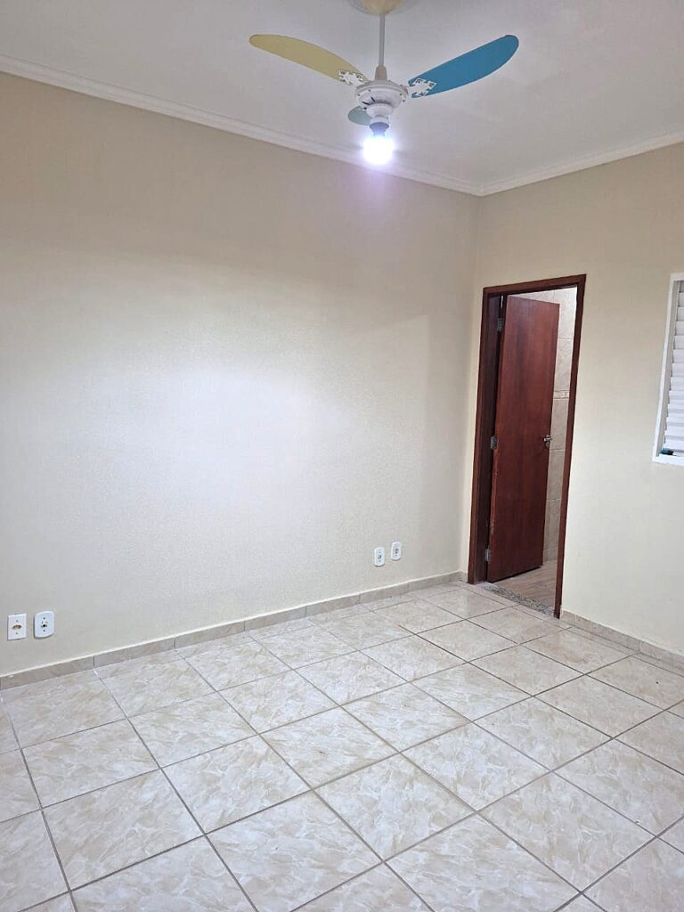 Vende-se casa + salão $ 280.000,00