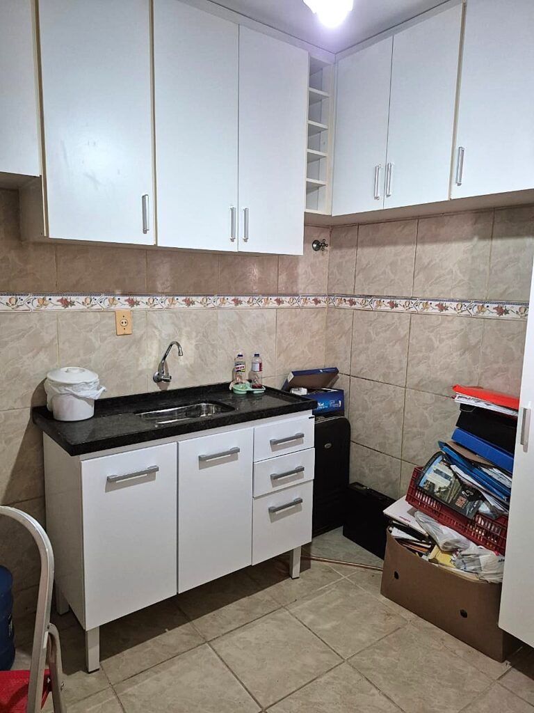 Vende-se casa + salão $ 280.000,00