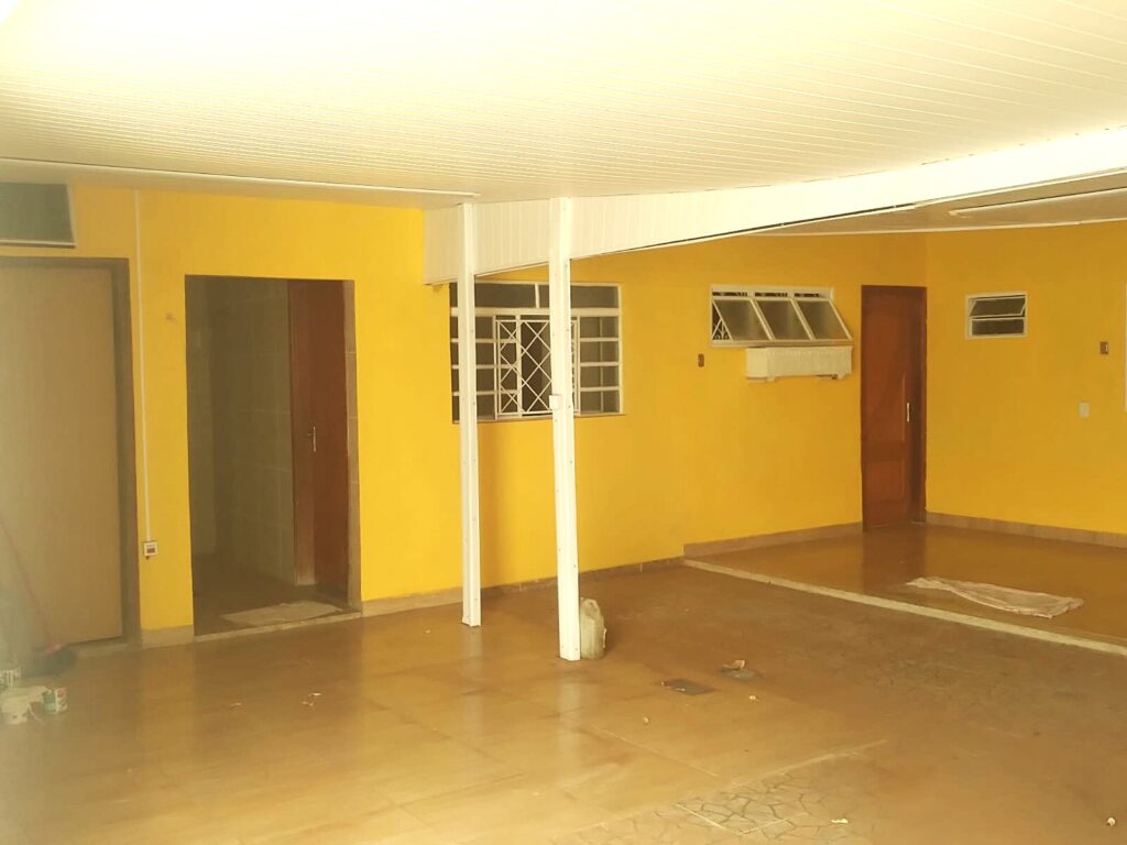 Vende-se casa + salão $ 280.000,00