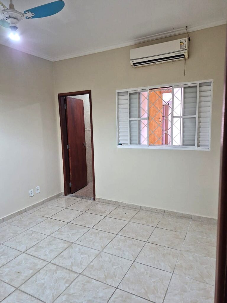 Vende-se casa + salão $ 280.000,00