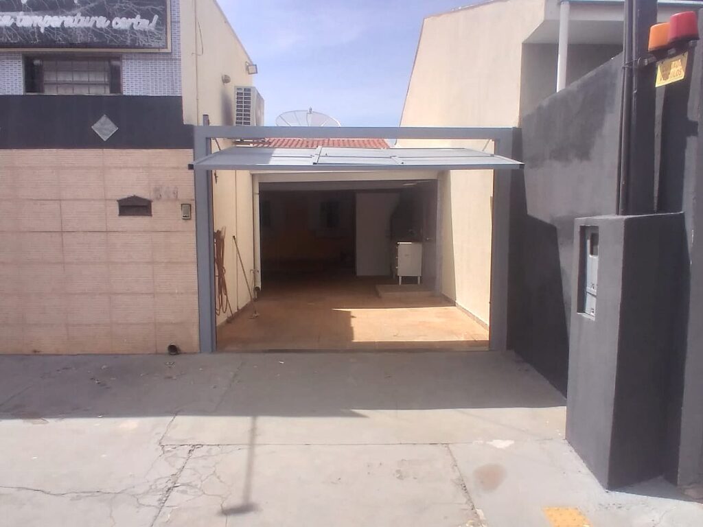 Vende-se casa + salão $ 280.000,00