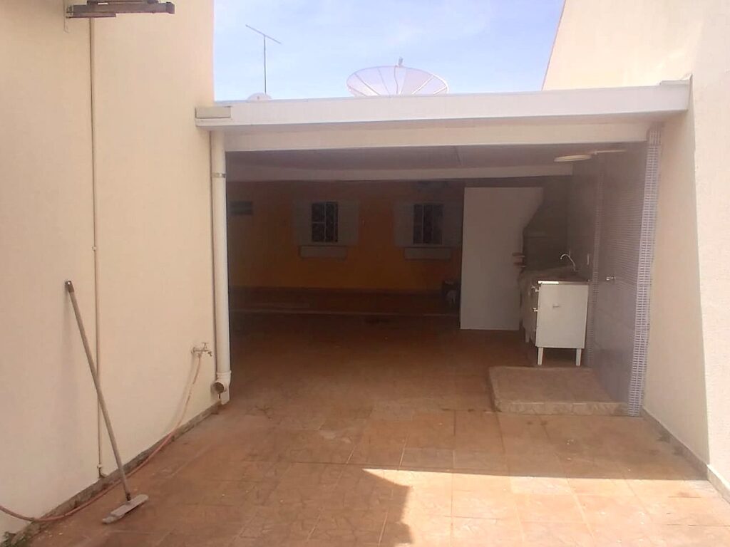 Vende-se casa + salão $ 280.000,00