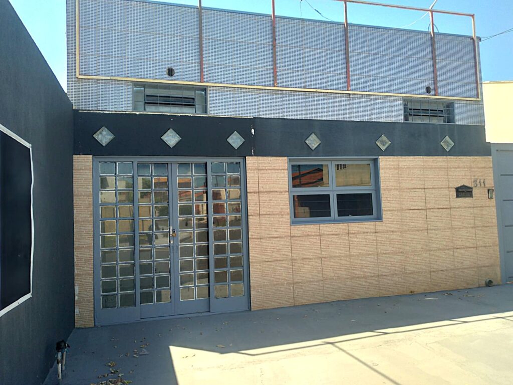 Vende-se casa + salão $ 280.000,00