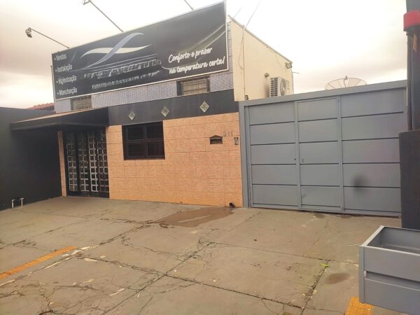 Vende-se casa + salão $ 280.000,00