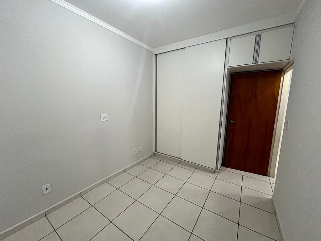 Vende-se Apto na Vila Imperial c/ elevador $ 450.000,00