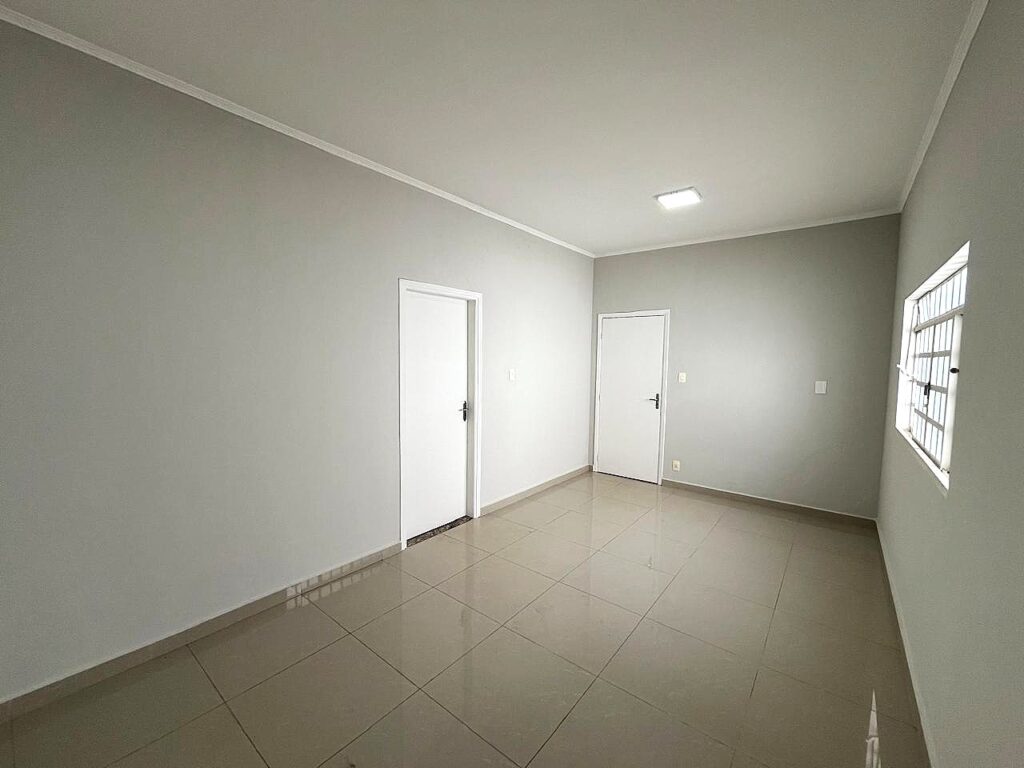 Aluga-se casa comercial Vila Santa Cruz $ 3.900,00