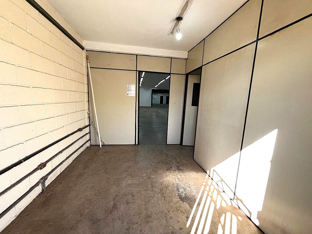 Aluga-se Salão 500m² Distrito Industrial 2 Vendas $ 10.000,00