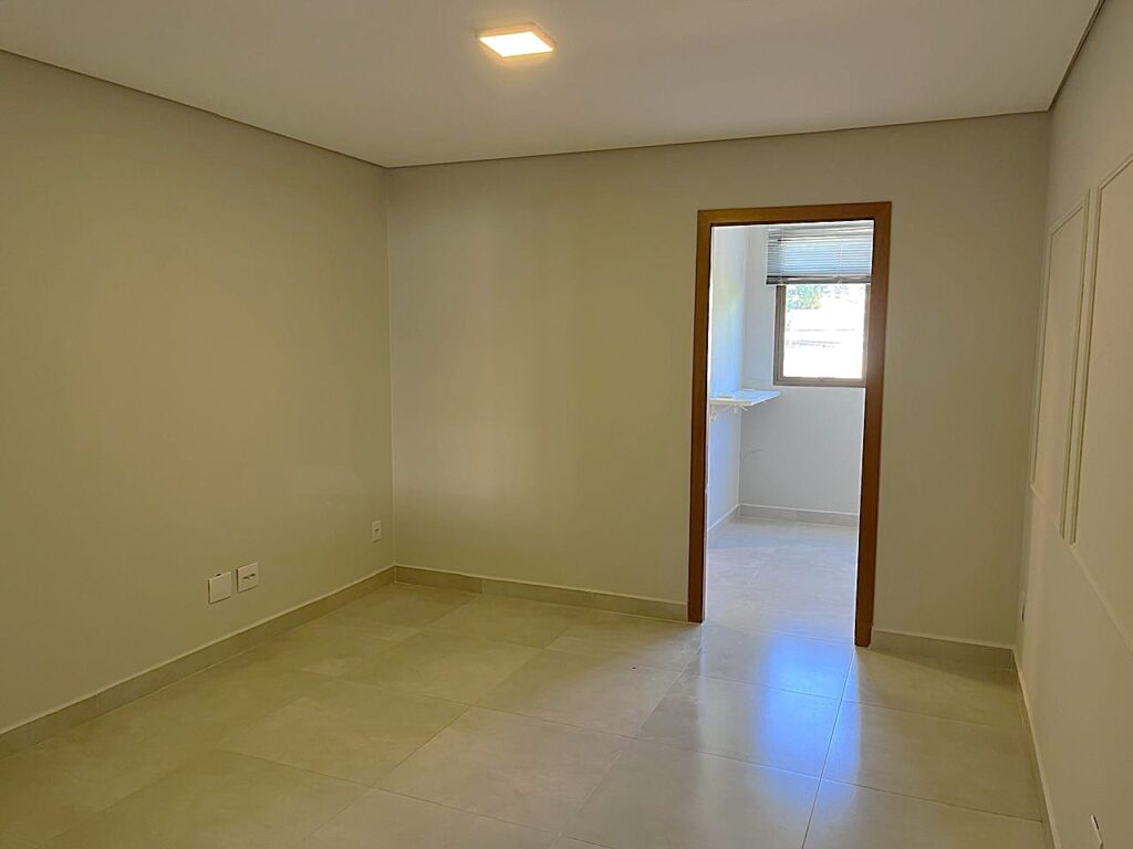 Aluga-se sala comercial em centro empresarial R$ 1,700,00