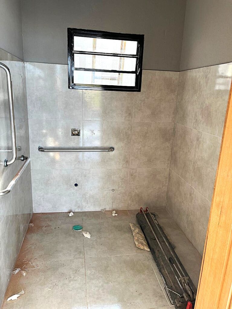 Aluga-se salão comercial novo na Av. Principal do Fraternidade R$ 4.000,00