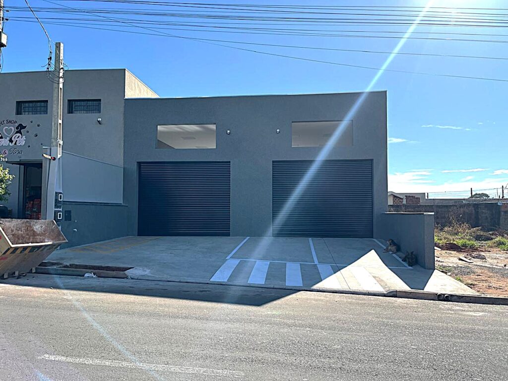 Aluga-se salão comercial novo na Av. Principal do Fraternidade R$ 4.000,00