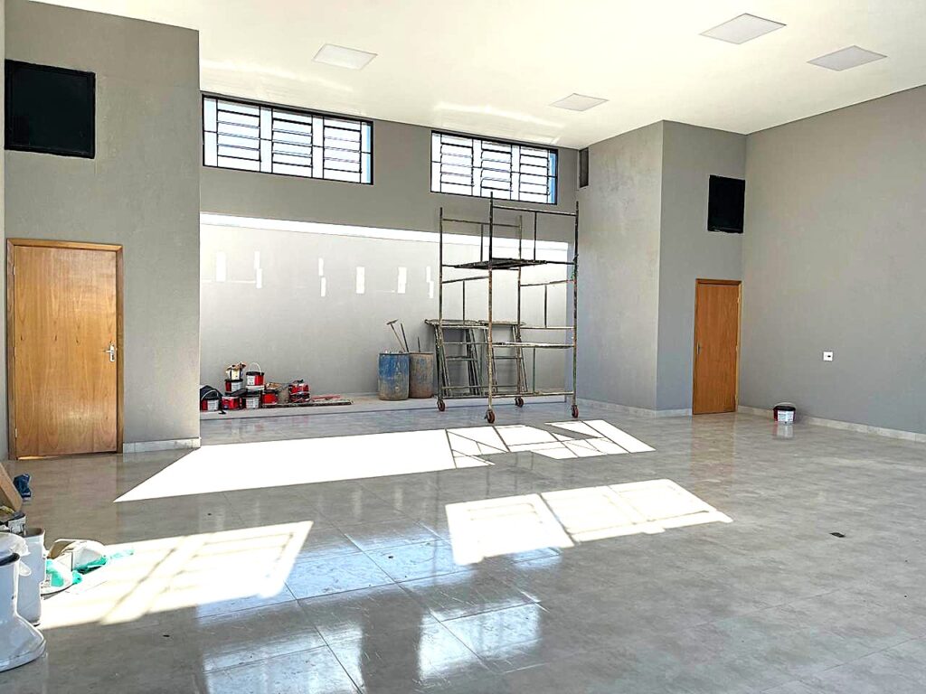 Aluga-se salão comercial novo na Av. Principal do Fraternidade R$ 4.000,00