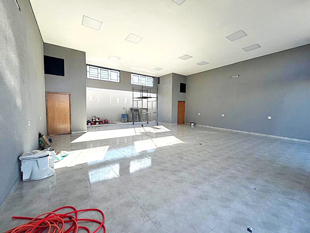 Aluga-se salão comercial novo na Av. Principal do Fraternidade R$ 4.000,00