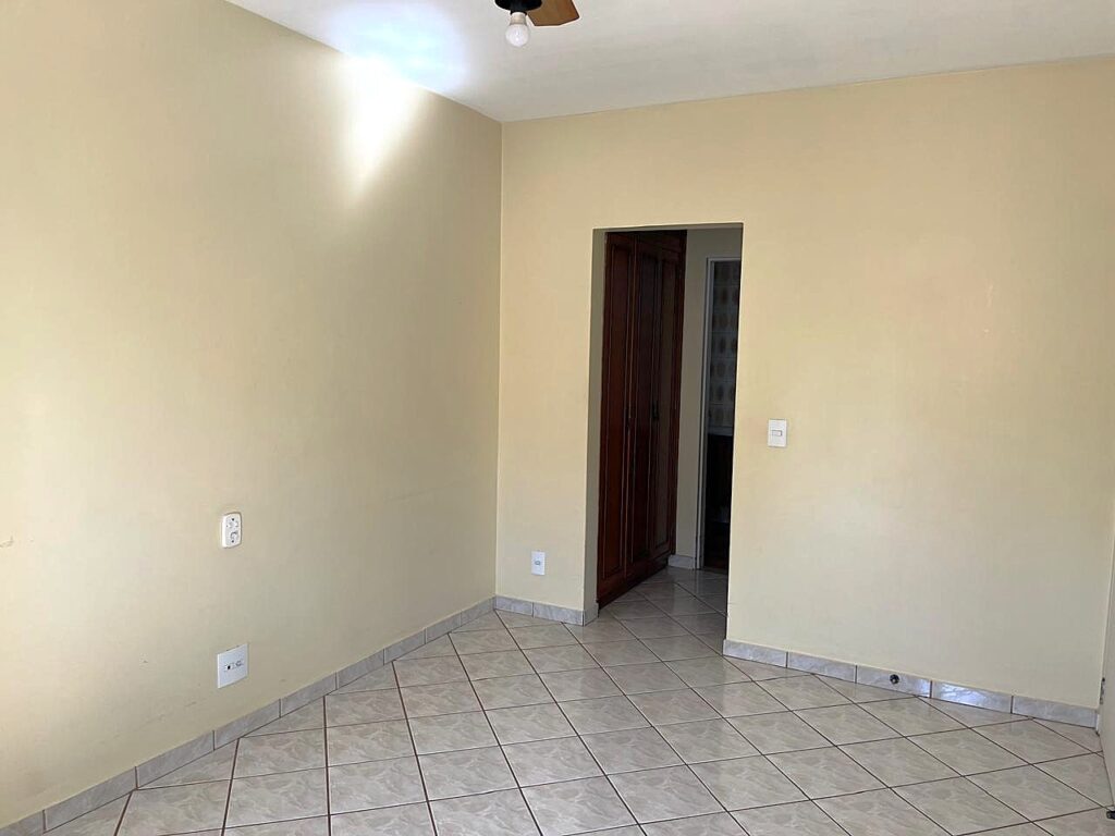 Vende-se ótimo apto 02 dormitórios na Redentora $ 275.000,00