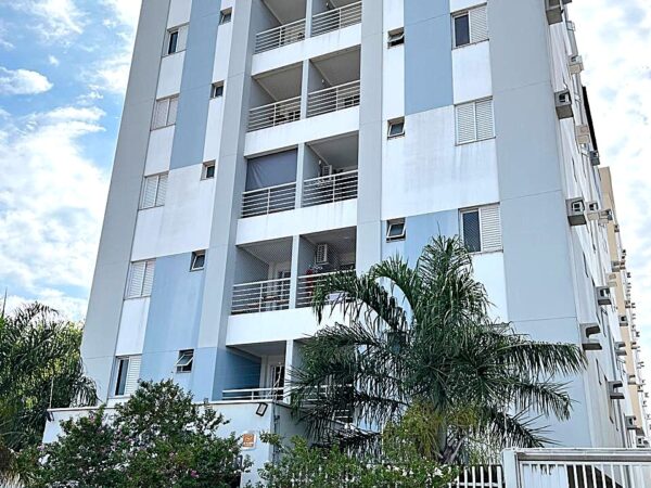 Aluga-se apto de 02 dormitórios 01 suíte mobiliado C/ elevador $ 1.800,00 já com condomínio incluso