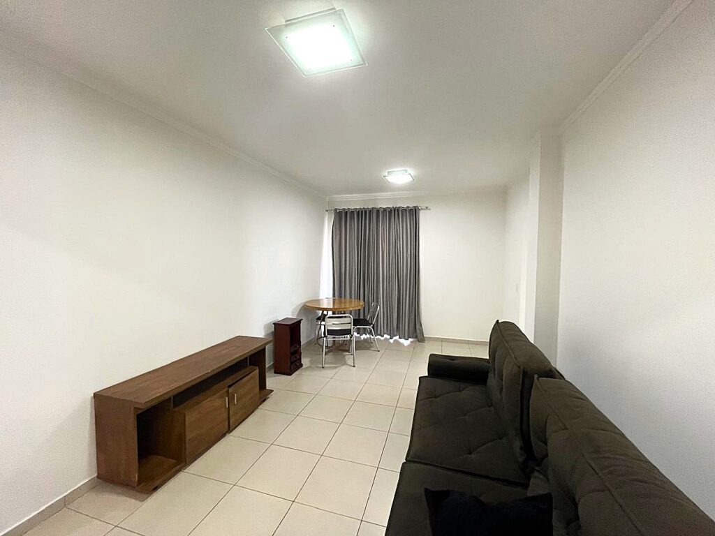 Aluga-se apto de 02 dormitórios 01 suíte mobiliado C/ elevador $ 1.800,00 já com condomínio incluso