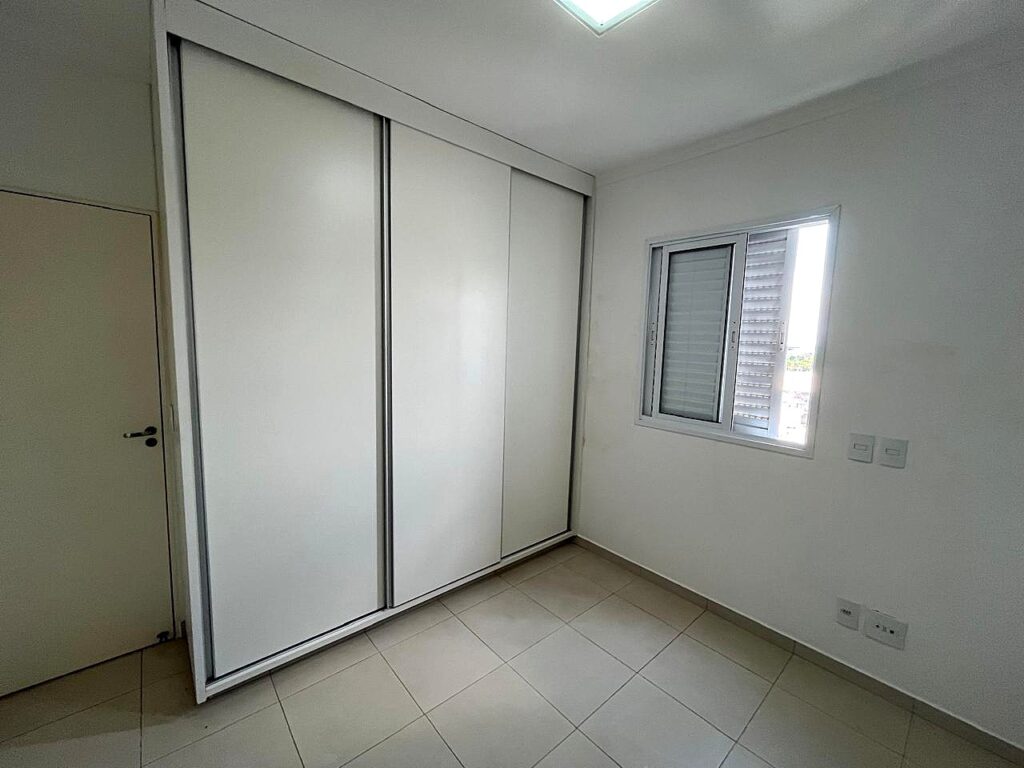 Aluga-se apto de 02 dormitórios 01 suíte mobiliado C/ elevador $ 1.800,00 já com condomínio incluso
