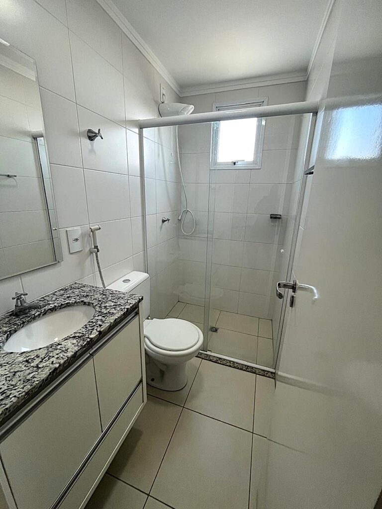 Aluga-se apto de 02 dormitórios 01 suíte mobiliado C/ elevador $ 1.800,00 já com condomínio incluso