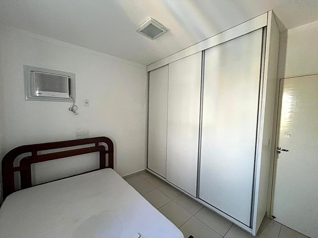 Aluga-se apto de 02 dormitórios 01 suíte mobiliado C/ elevador $ 1.800,00 já com condomínio incluso
