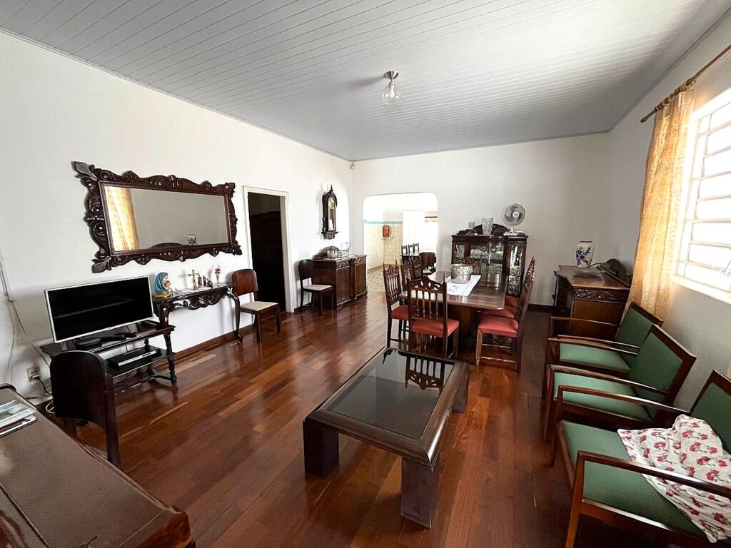 Vende-se casa comercial c/ 594m² de terreno próximo a Santa Casa $ 700.000,00