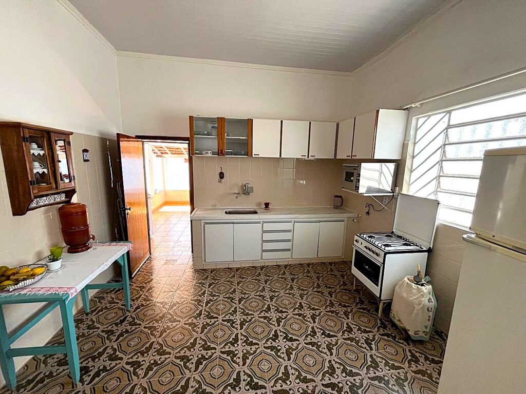 Vende-se casa comercial c/ 594m² de terreno próximo a Santa Casa $ 700.000,00