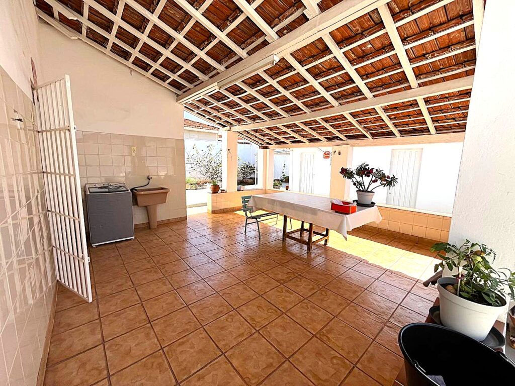 Vende-se casa comercial c/ 594m² de terreno próximo a Santa Casa $ 700.000,00