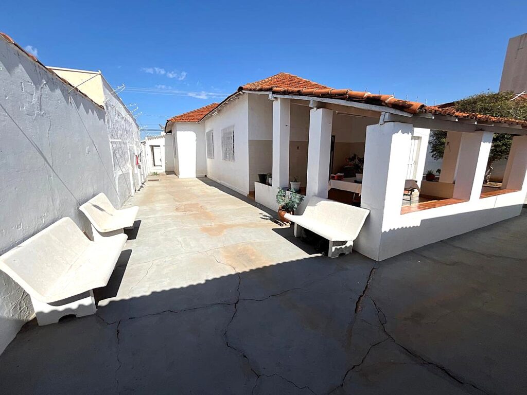 Vende-se casa comercial c/ 594m² de terreno próximo a Santa Casa $ 700.000,00