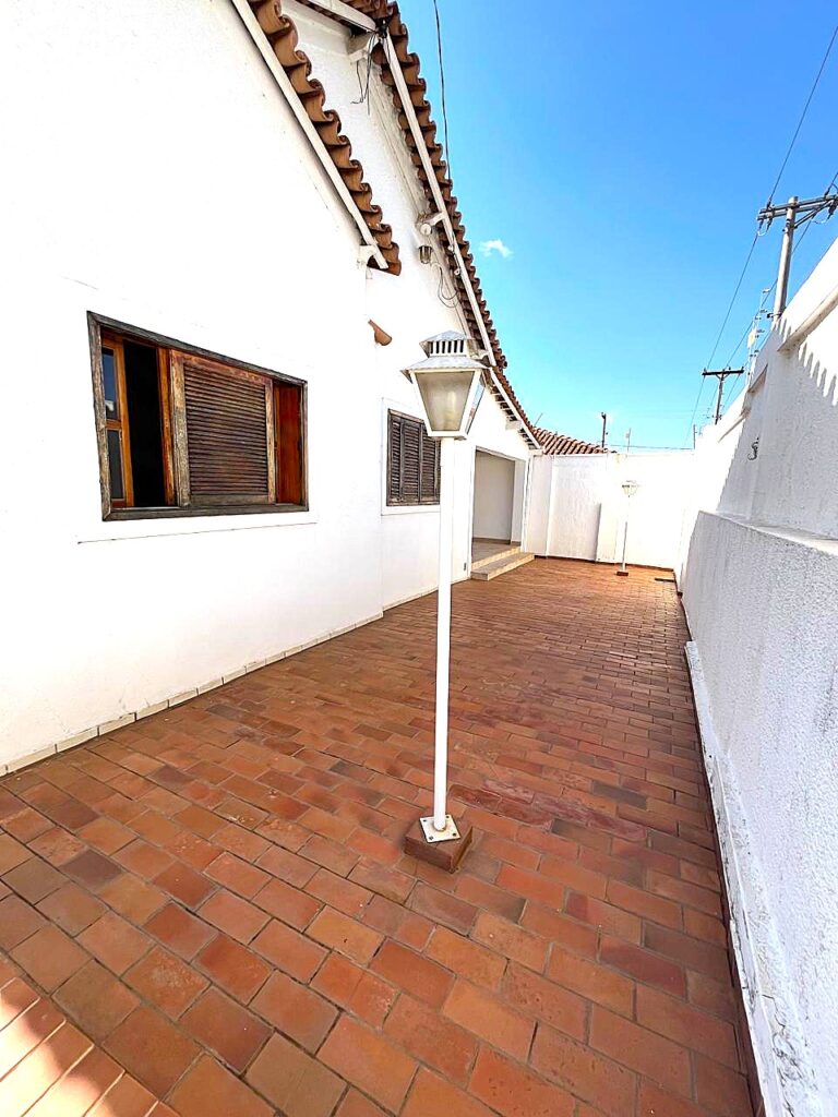 Vende-se casa comercial c/ 594m² de terreno próximo a Santa Casa $ 700.000,00