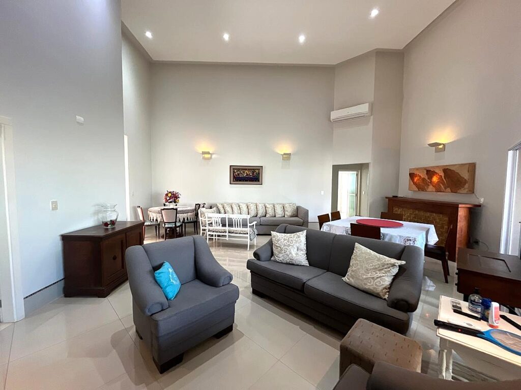 Vende-se excelente casa cond. Recanto Real $ 2.300.000,00