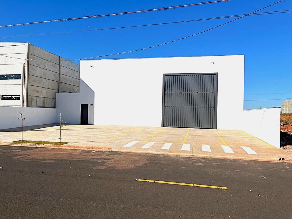 Aluga-se salão industrial em condomínio fechado 540 m² $ 12.000,00