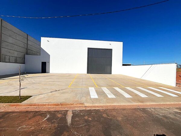 Aluga-se salão industrial em condomínio fechado 540 m² $ 12.000,00