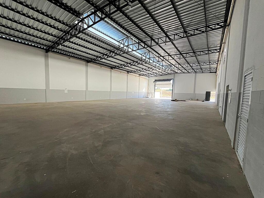 Aluga-se salão industrial em condomínio fechado 540 m² $ 12.000,00