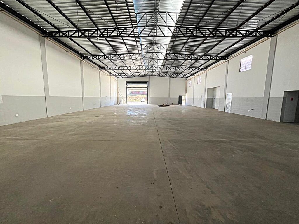 Aluga-se salão industrial em condomínio fechado 540 m² $ 12.000,00