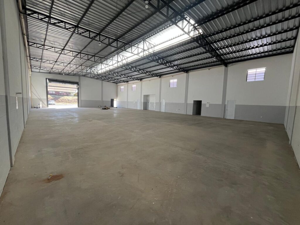 Aluga-se salão industrial em condomínio fechado 540 m² $ 12.000,00