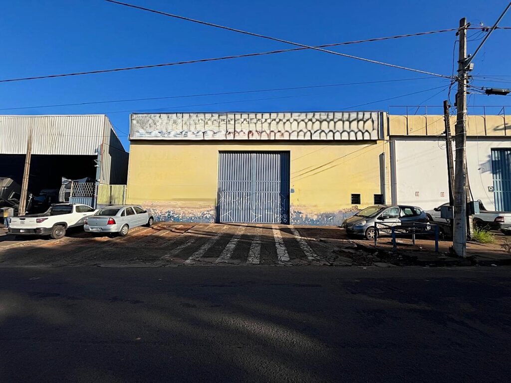 Aluga-se salão comercial 720 m² marginal BR 153 $ 15.000,00