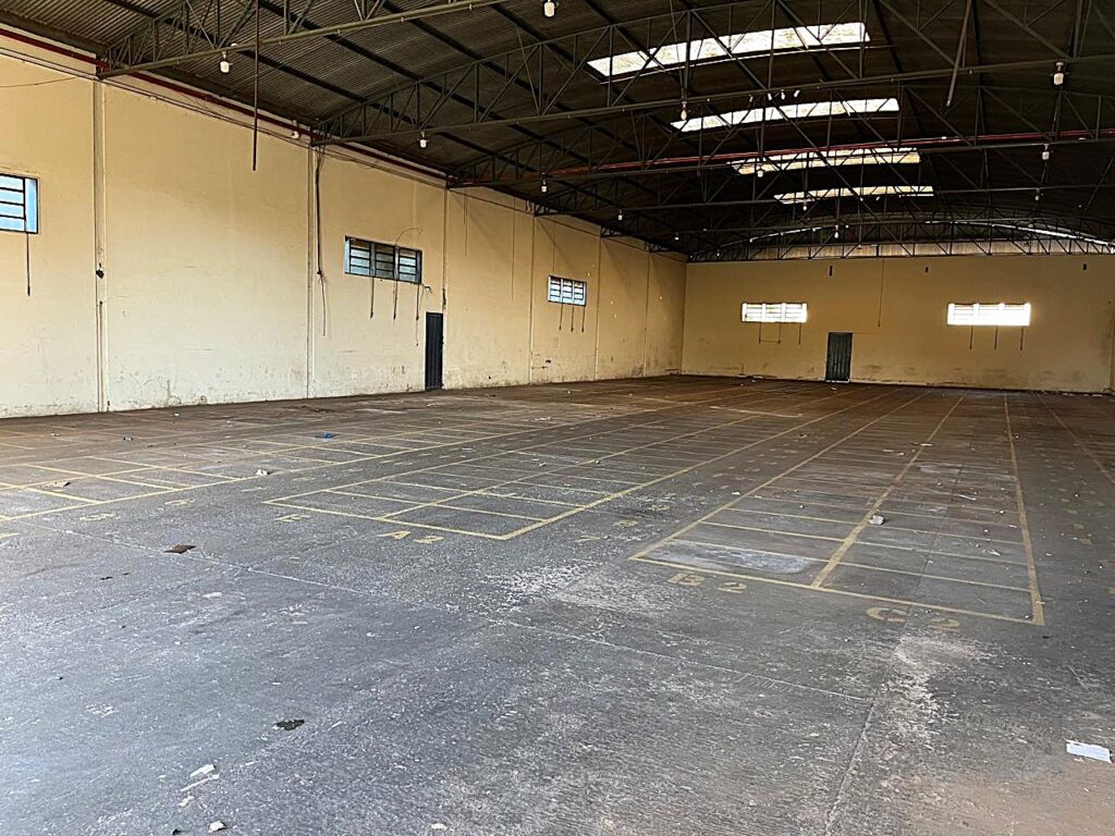 Aluga-se salão comercial 720 m² marginal BR 153 $ 15.000,00