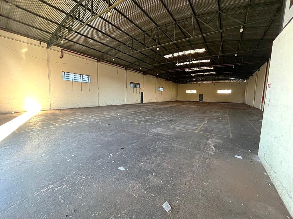 Aluga-se salão comercial 720 m² marginal BR 153 $ 15.000,00