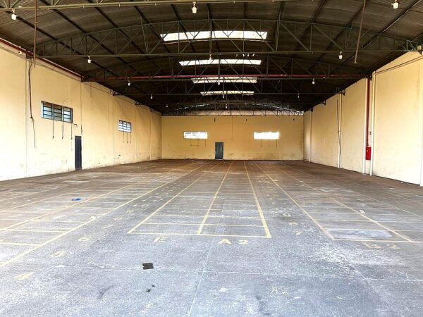Aluga-se salão comercial 720 m² marginal BR 153 $ 15.000,00