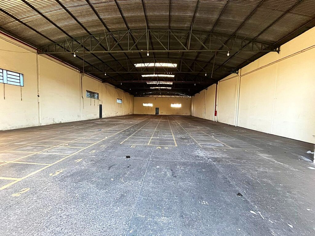 Aluga-se salão comercial 720 m² marginal BR 153 $ 15.000,00