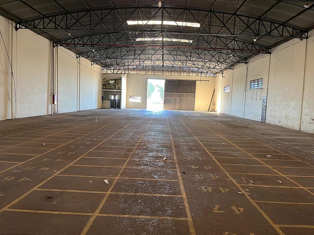 Aluga-se salão comercial 720 m² marginal BR 153 $ 15.000,00