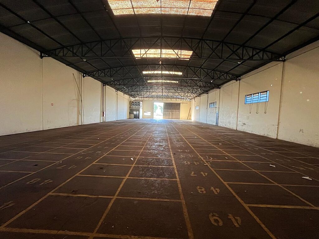 Aluga-se salão comercial 720 m² marginal BR 153 $ 15.000,00