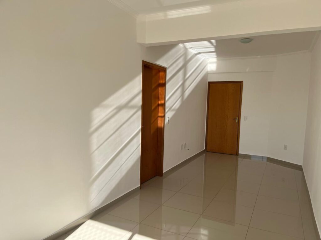 Aluga-se excelente apto de 2 dormitórios 1 suíte e elevador no Jd. Vetorasso